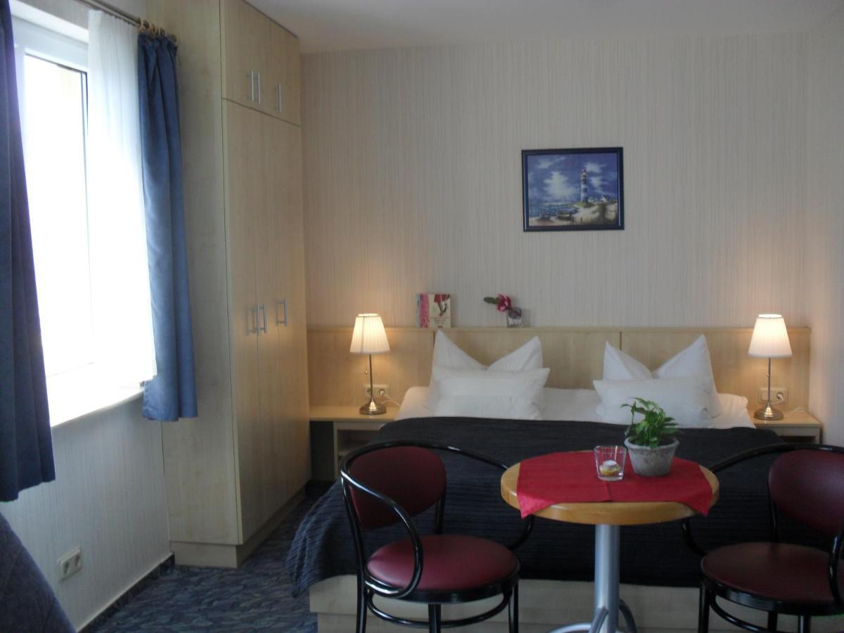 Hotel-Pension Zur Mole Wiek auf Rügen Dış mekan fotoğraf