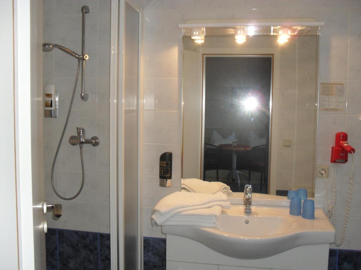 Hotel-Pension Zur Mole Wiek auf Rügen Dış mekan fotoğraf