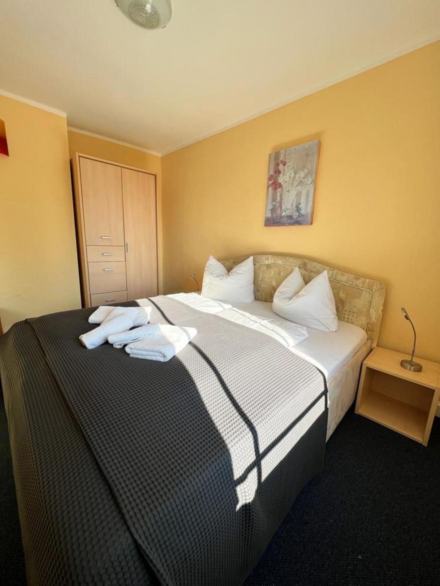 Hotel-Pension Zur Mole Wiek auf Rügen Dış mekan fotoğraf