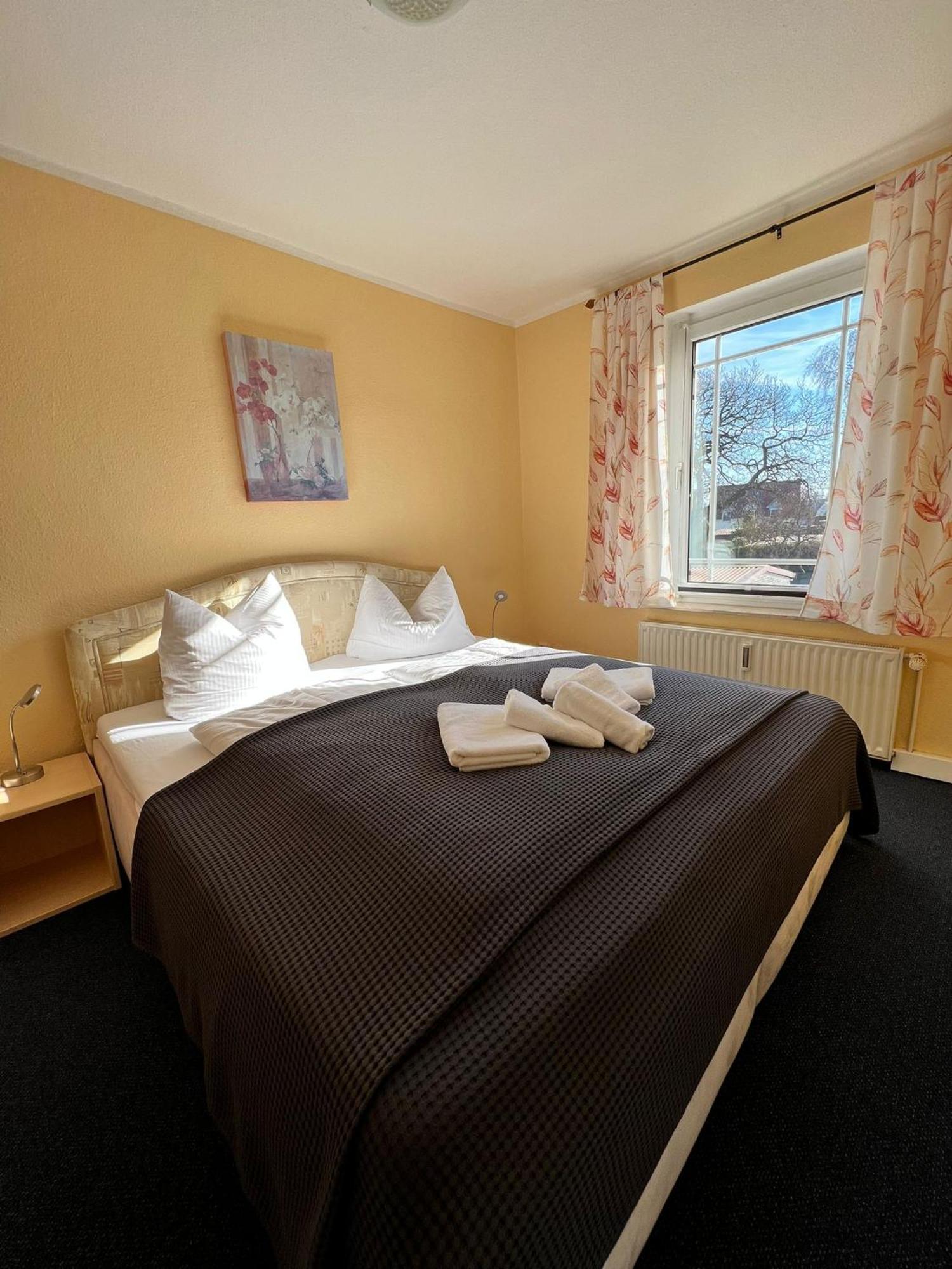 Hotel-Pension Zur Mole Wiek auf Rügen Dış mekan fotoğraf